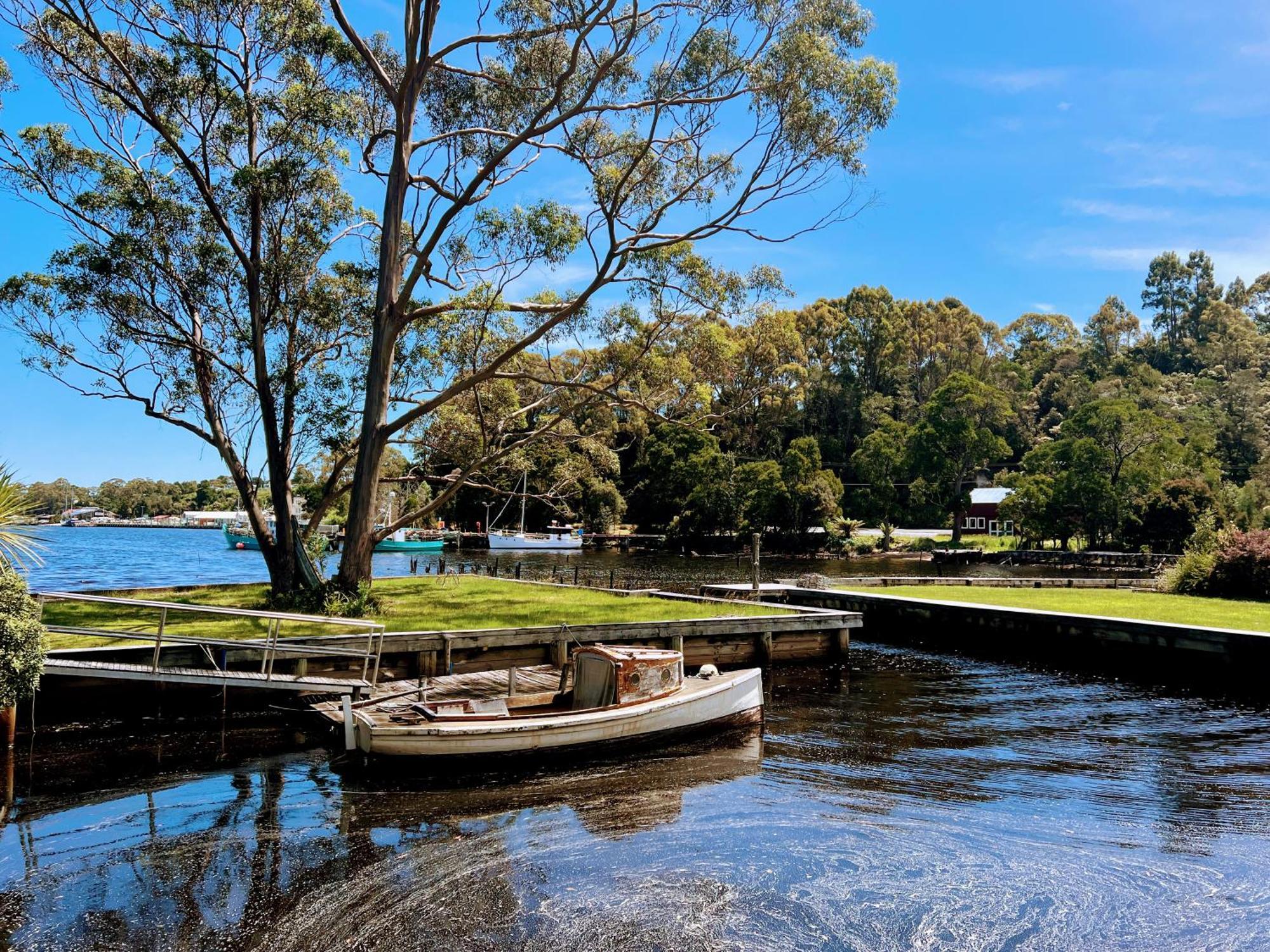 Risby Cove Boutique Hotel Strahan Bagian luar foto