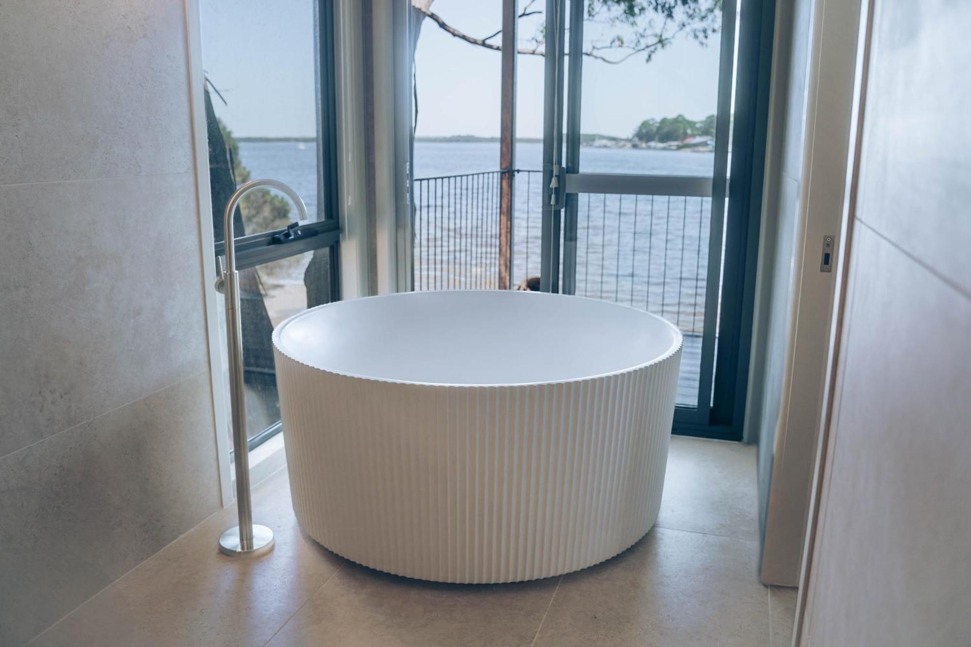 Risby Cove Boutique Hotel Strahan Bagian luar foto