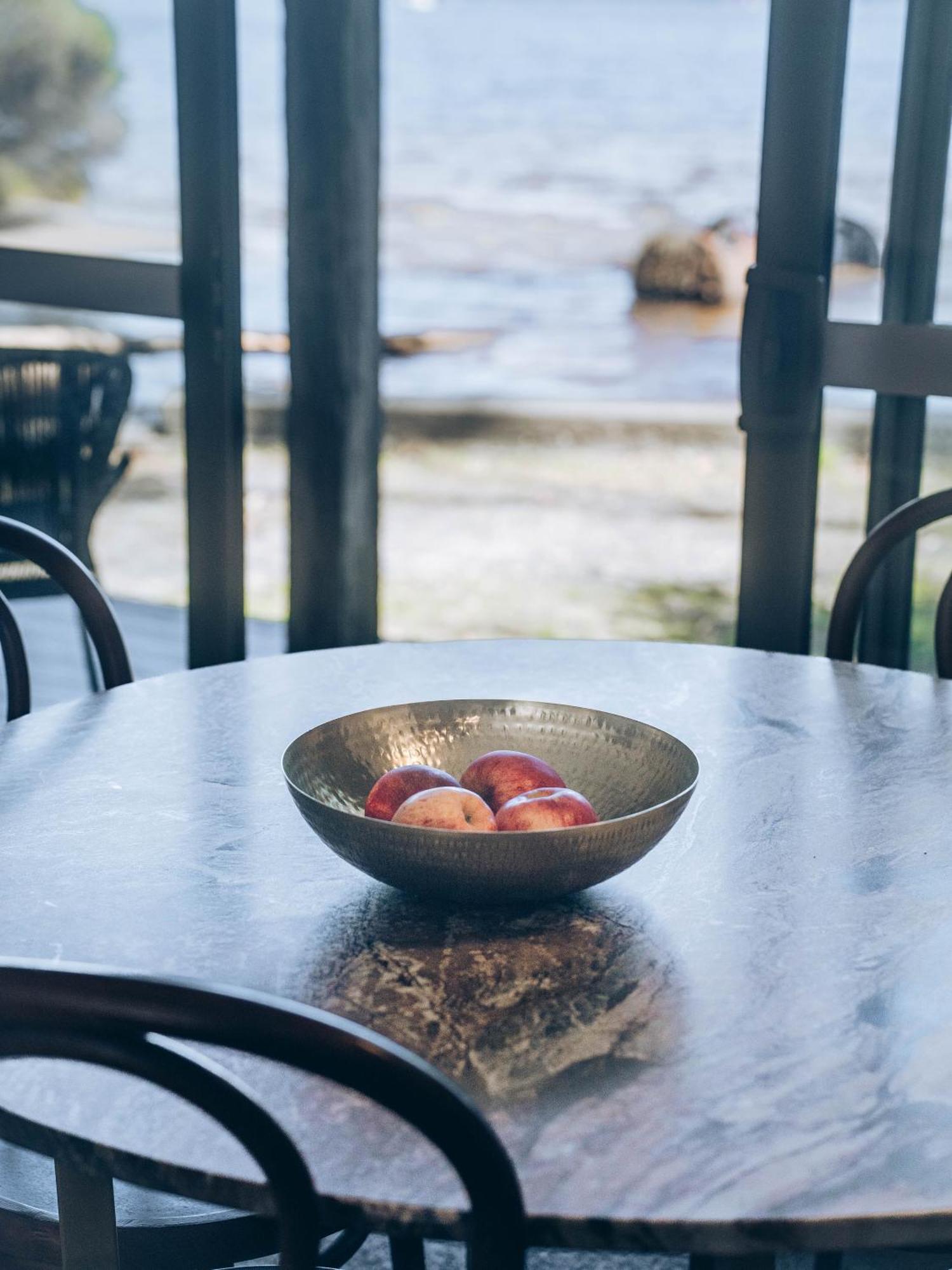 Risby Cove Boutique Hotel Strahan Bagian luar foto