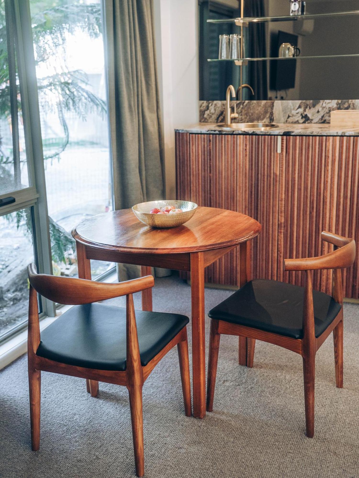 Risby Cove Boutique Hotel Strahan Bagian luar foto