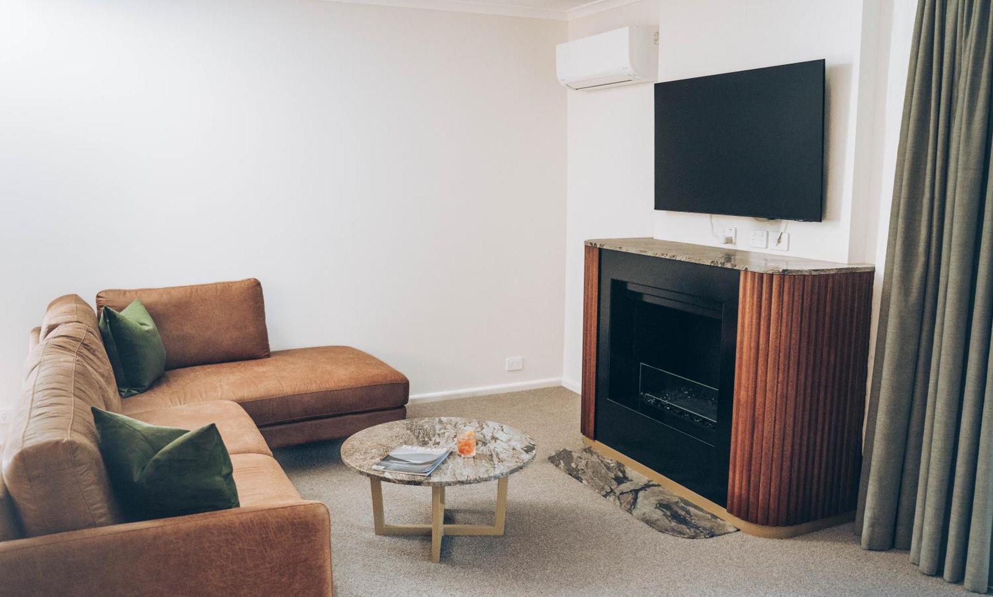 Risby Cove Boutique Hotel Strahan Bagian luar foto