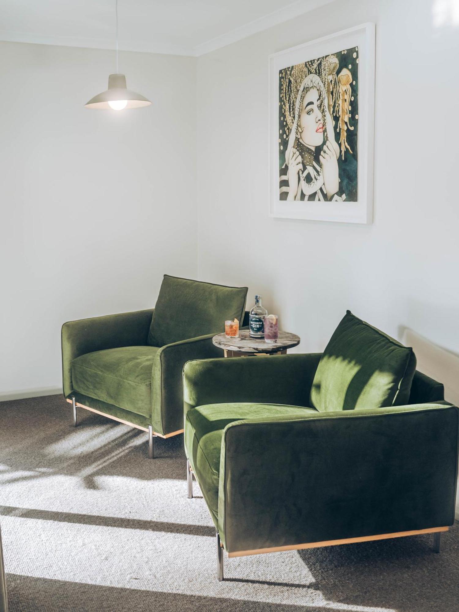 Risby Cove Boutique Hotel Strahan Bagian luar foto
