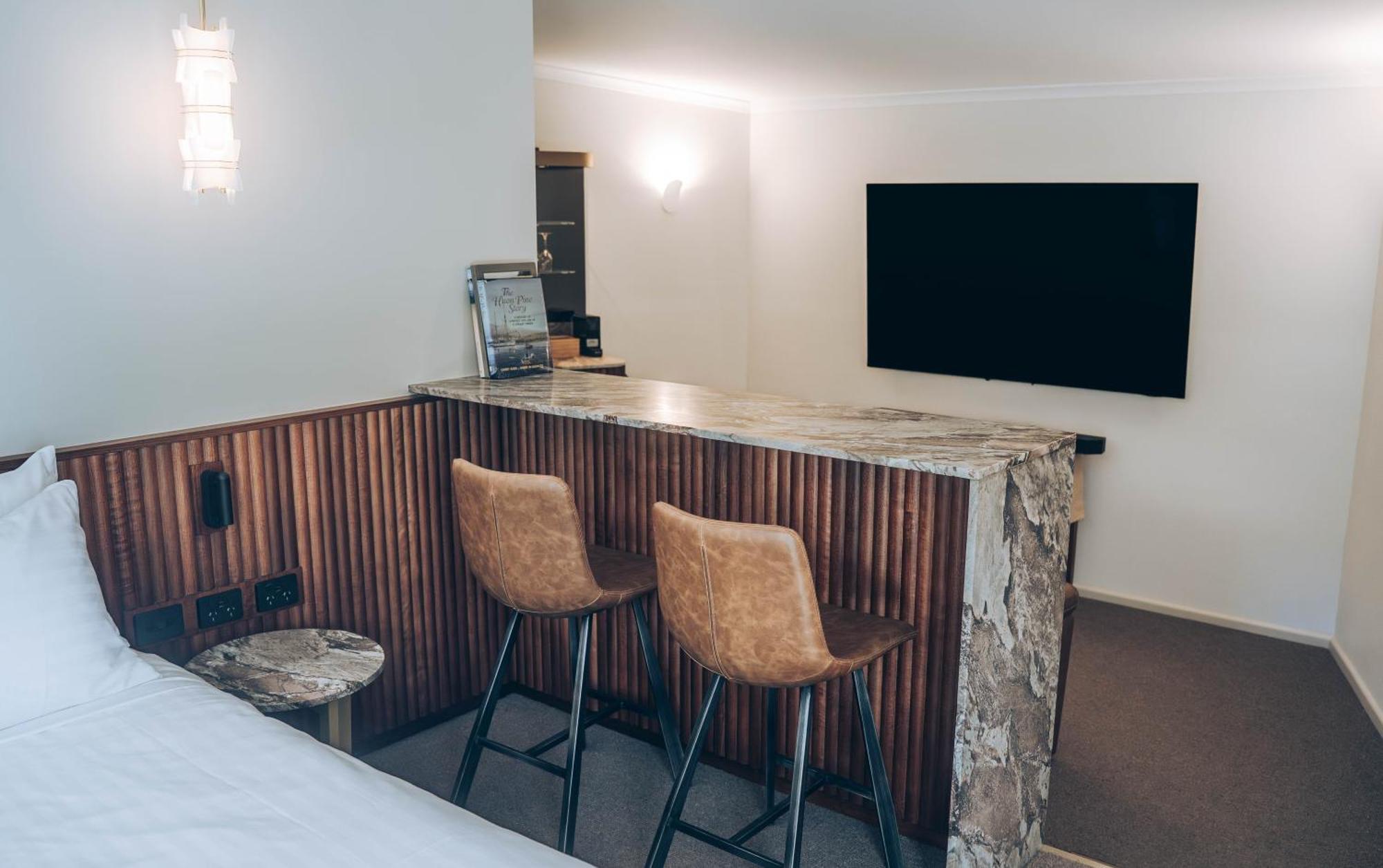 Risby Cove Boutique Hotel Strahan Bagian luar foto
