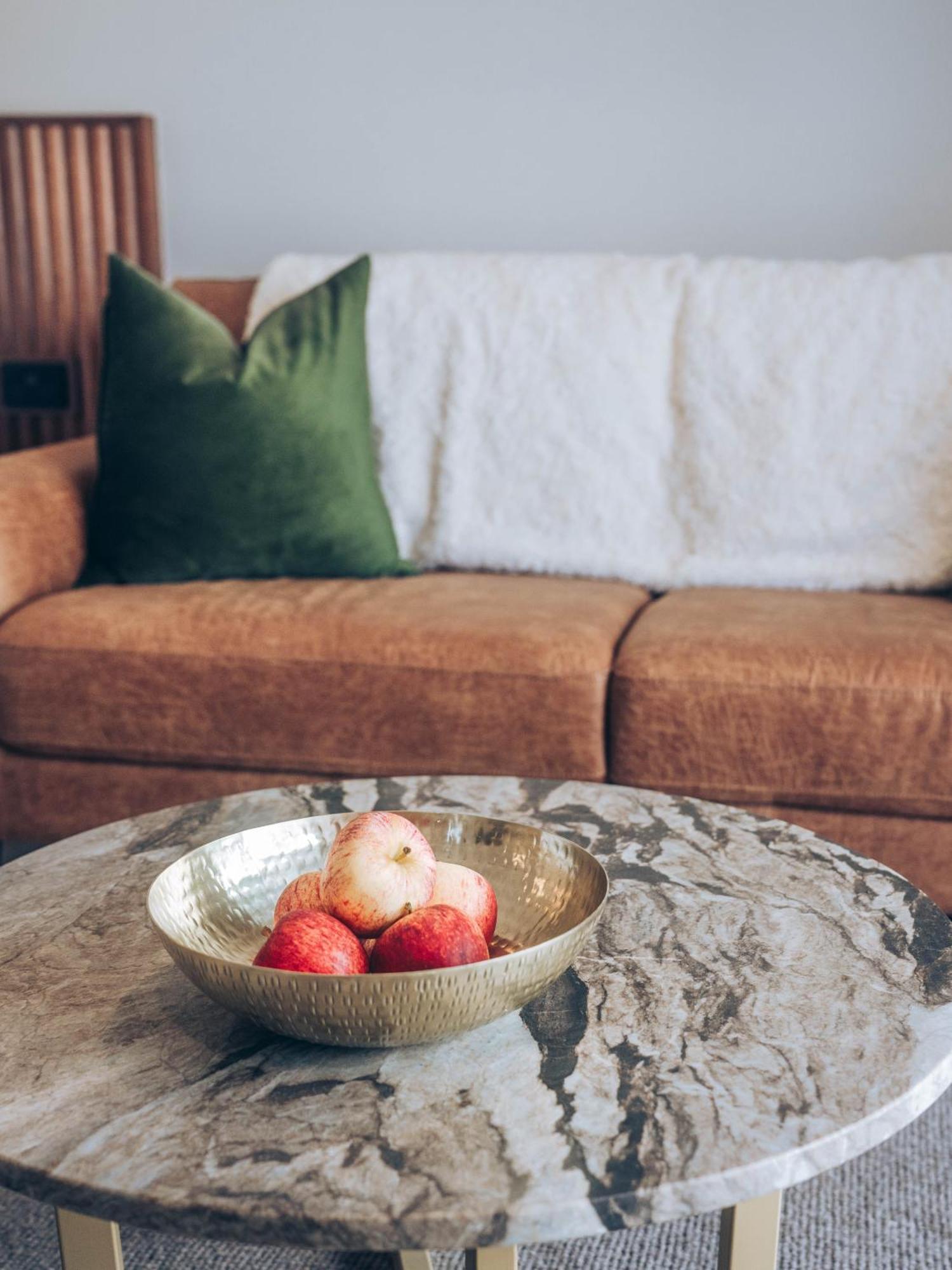 Risby Cove Boutique Hotel Strahan Bagian luar foto