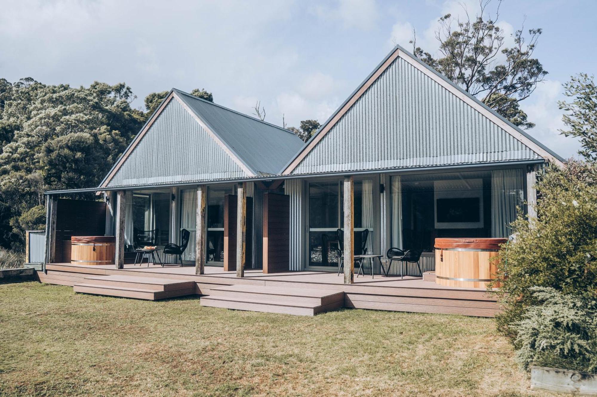 Risby Cove Boutique Hotel Strahan Bagian luar foto