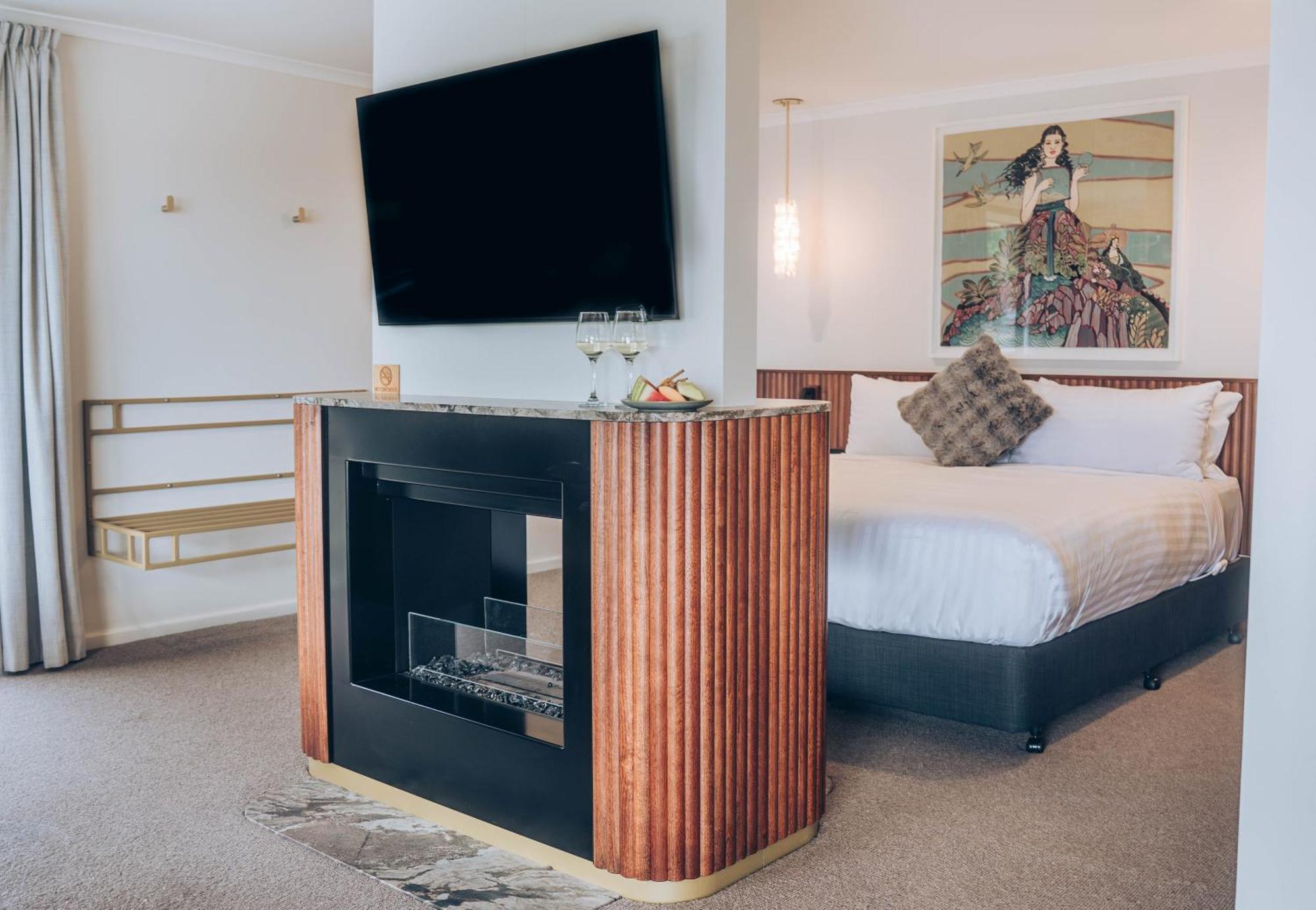 Risby Cove Boutique Hotel Strahan Bagian luar foto