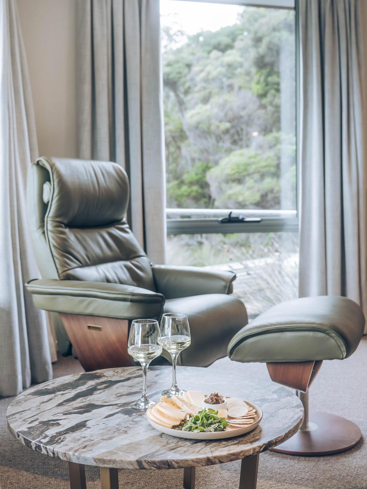 Risby Cove Boutique Hotel Strahan Bagian luar foto