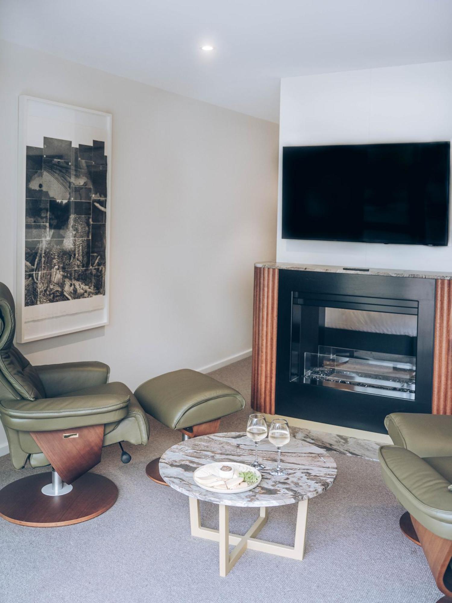 Risby Cove Boutique Hotel Strahan Bagian luar foto